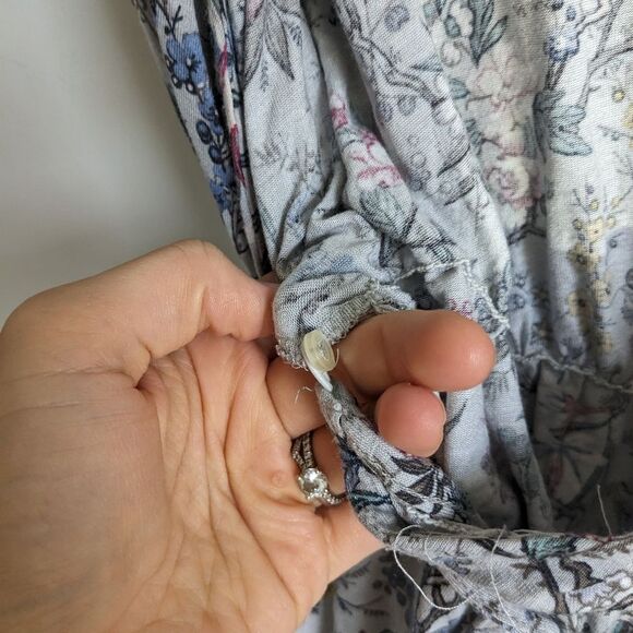 H&M Gray Floral stretch Jersey Knit Wrap Blouse Top Women's Size Large - Picture 4 of 6